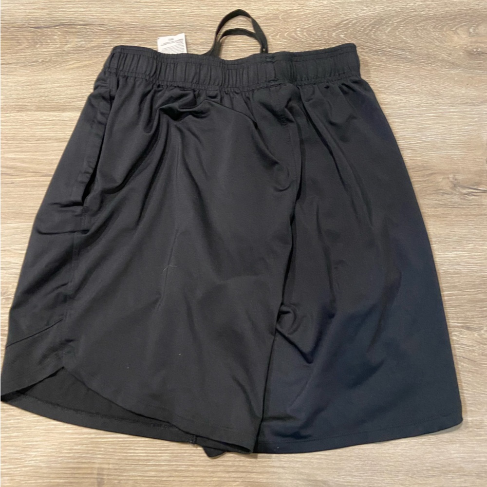 Medium under armour black shorts - Picture 2 of 2